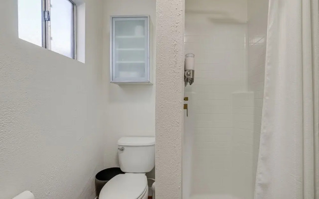 Charming Chandler Retreat w/ Furnished Patio!