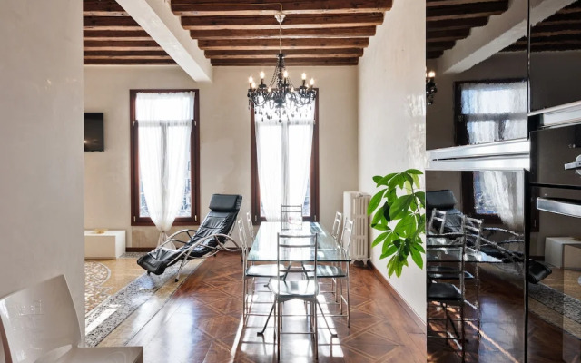 Rialto Bridge Romantic House