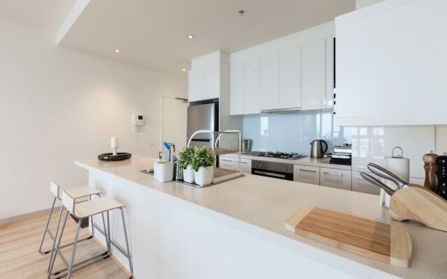 LENA, 2BDR Southbank Apartment