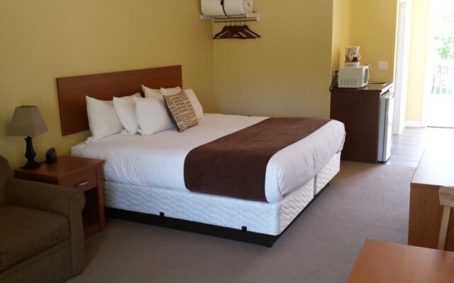 Escarpment Heights Motel