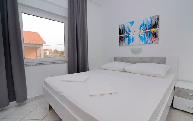 Zora - Garden Terrace and Grill - A5