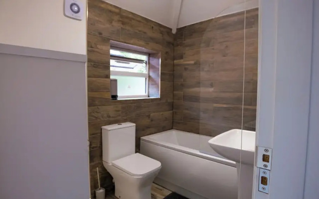Housesleeps6-garden-parking-familly&contractors