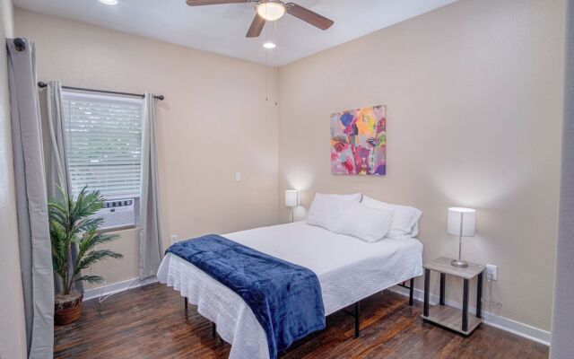 Fabulous Newly Renovated 1br/1ba Near Downtown
