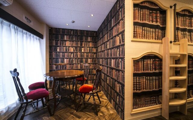 The Wardrobe Hostel Libreria