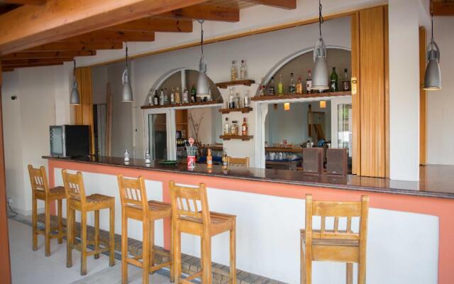 Silver Beach Hotel and Annexe Apartments
