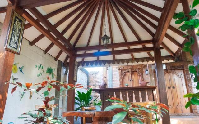Ndalem Suryo Saptono Guest House