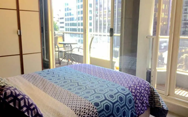 Sydney CBD 2 Bedroom Apartment with Balcony
