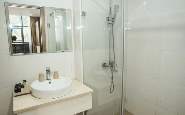 Ruby Hotel Cat Ba