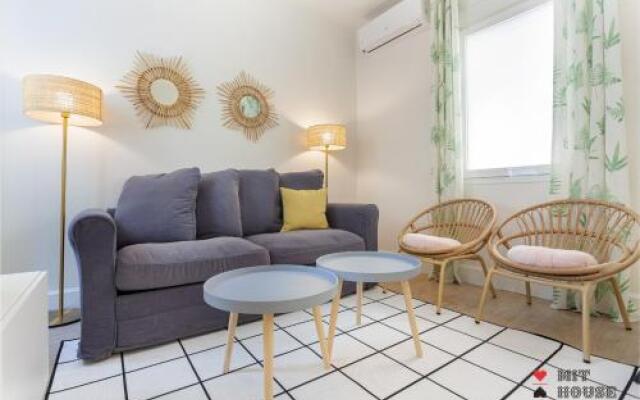 Mit House Universidad En Madrid