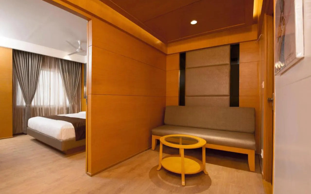 Sri Aadhish Grand Hotel