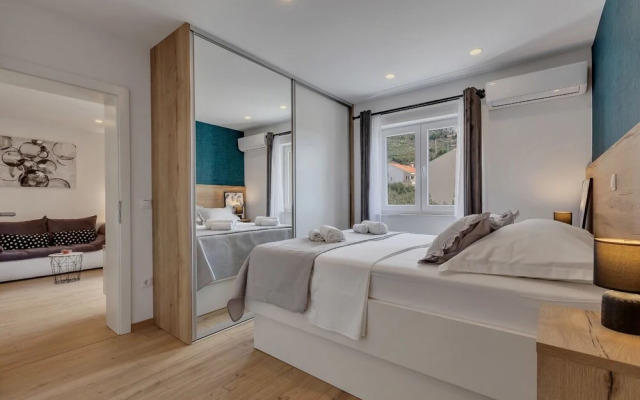 Lara - With Terrace - A2