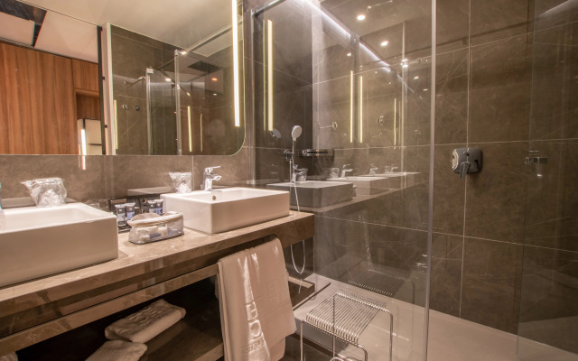 Hotel Giralda Center