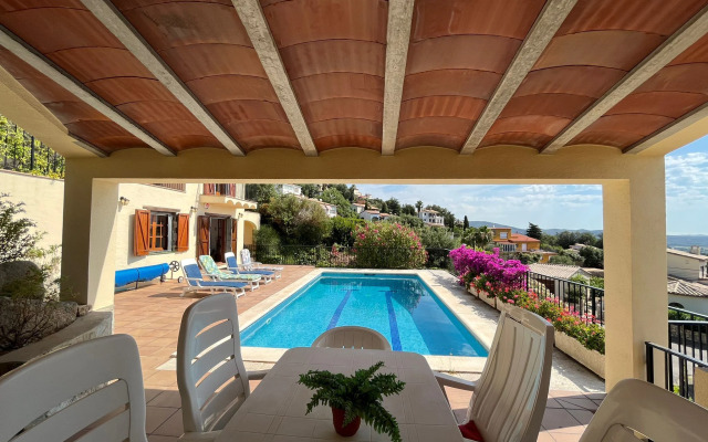 Beautiful holiday home in Calonge with private pool