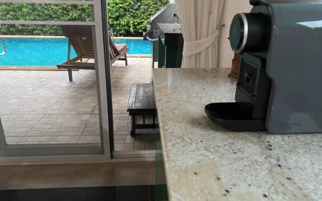 Hidden Villa Oasis Private Pool 2km to Beach&mall