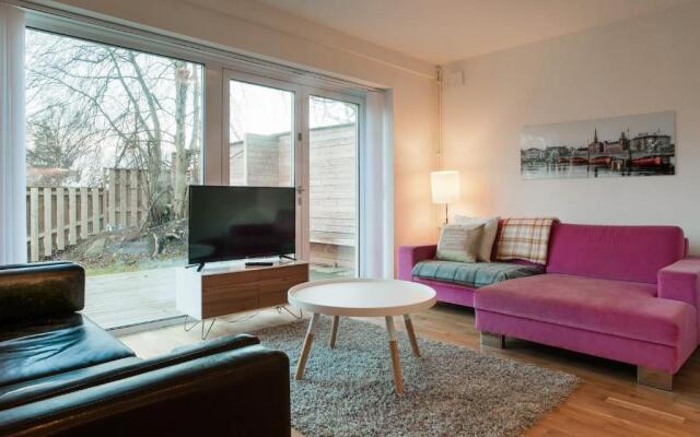 townhouse on Arlanda Stockholm metro line - easy checkin