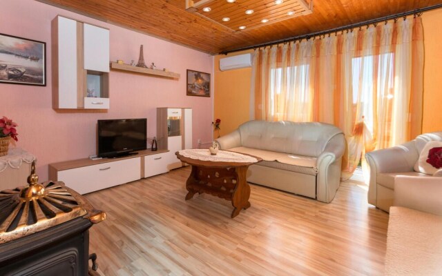 Stunning Home in Pula With Wifi and 2 Bedrooms
