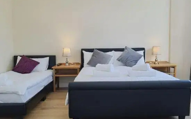 comfy 2 bedroom Apt in central area New Refurbishment