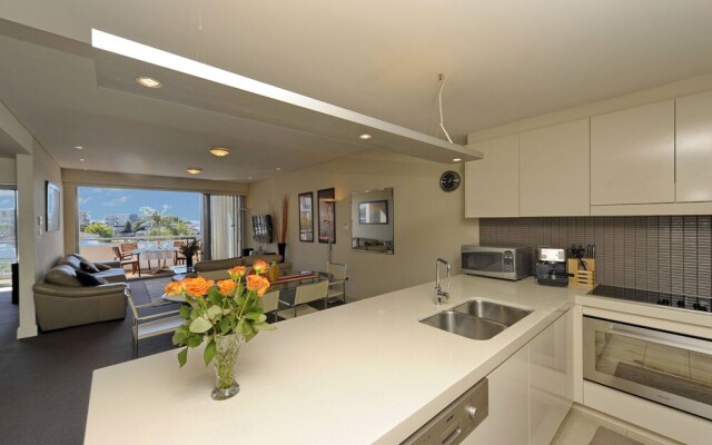 Cote D'Azur,  Unit 43/61 Donald Street