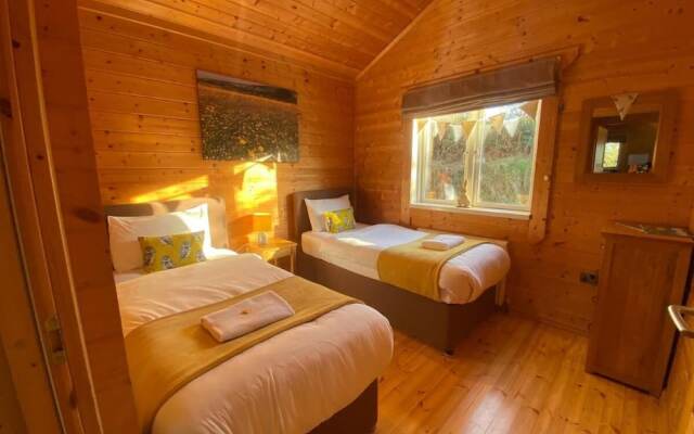 Hollybush Lodges