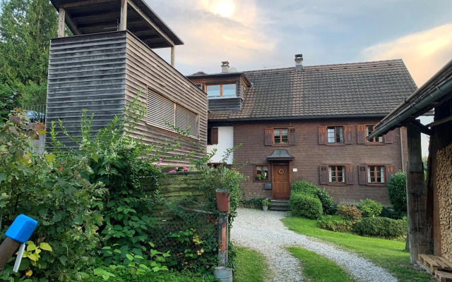 Bauernhaus am Pfänderhang mit Seeblick
