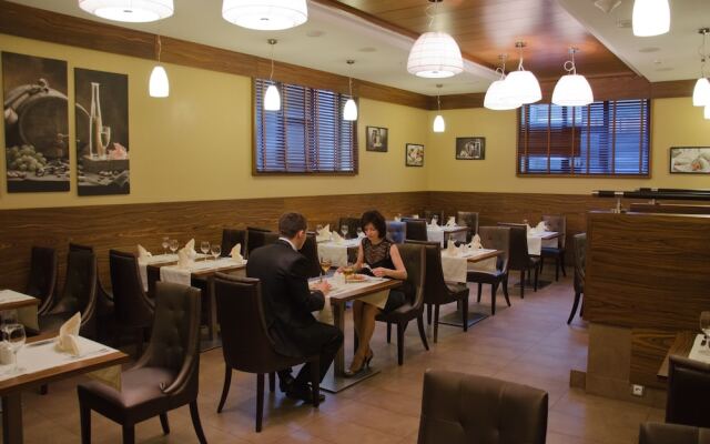 Гостинично-ресторанный комплекс с пляжем RiverSide