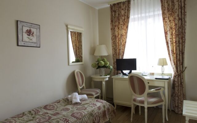 Villa Estera - Hotel & Restauracja