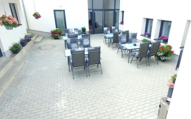 Fast Lane Hotel