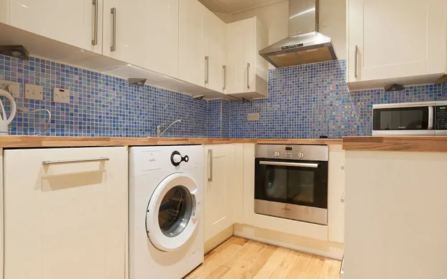 Stunning 2 bed near Haymarket with pool