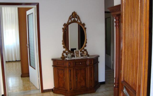 A.A.U.T. Via Bordone 11 - Moneglia (GE) - ITALY CITRA: 010037-LT-0358