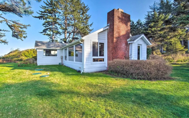 Cliffside Lighthouse Beach Home w/ Ocean View