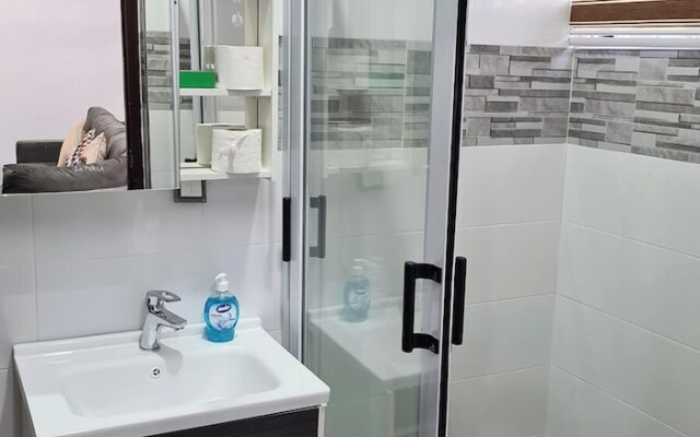 Gorgeous Quiet & Comfy Close to Highway
