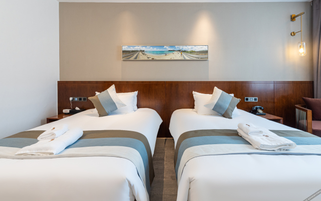 Yintan Zeyinju Hotel