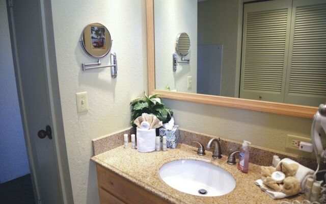 Kaanapali Shores Studio 742 Studio Bedroom Condo by RedAwning
