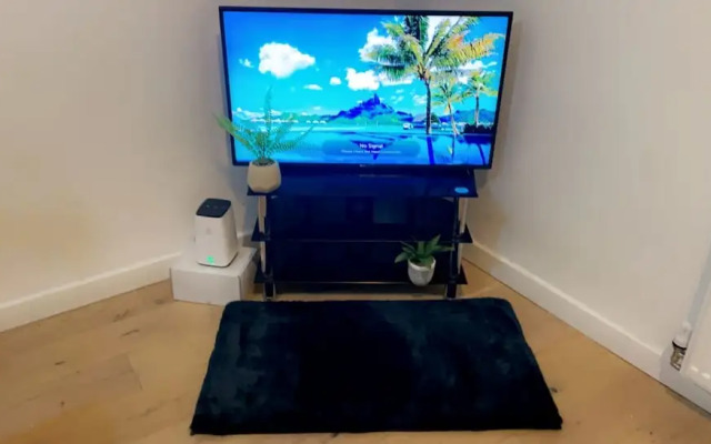 Inviting 2-bed Apartment in Wakefield Charming