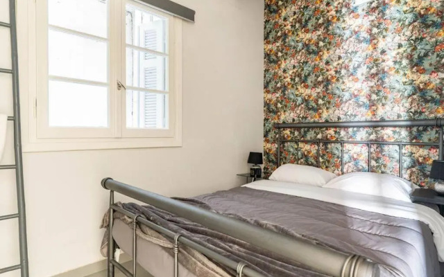 New Huge 5bdr/2bath Apt(+Netflix)/1min Toacropolis
