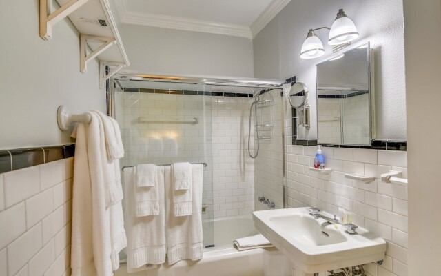 The Turquoise Turtle 4 Bedroom Home