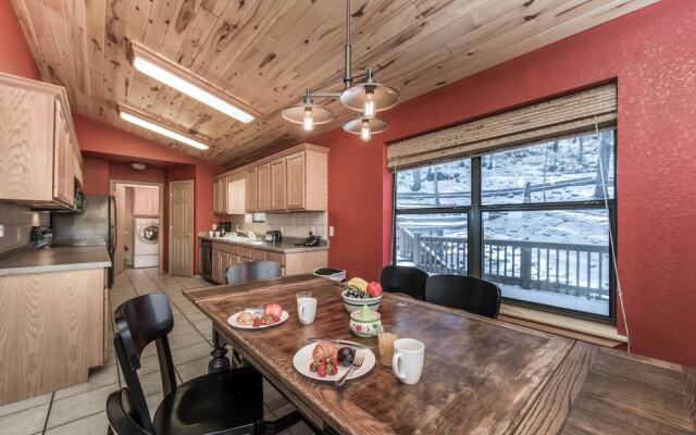 Bear Butte Lodge by Vtrips