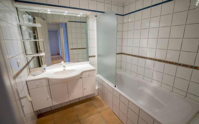 Forest flat / Terrasse-spa-bbq-10min à pieds de la plage