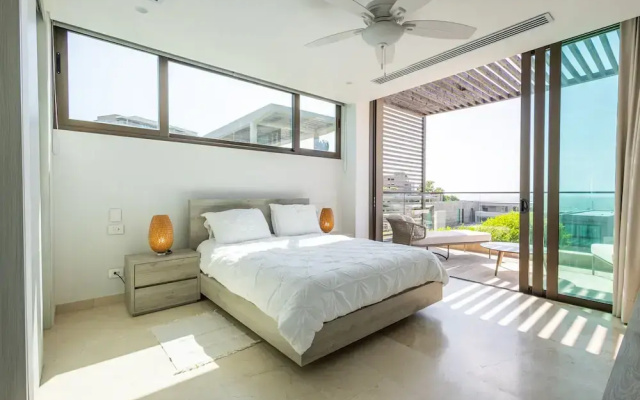Bright Villa w Pool Outdoor Grill