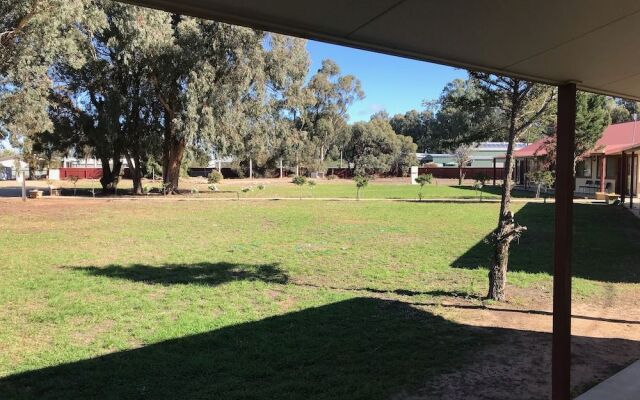 Outback Quarters Motel Hay
