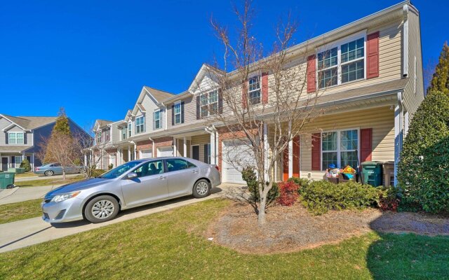 Charming Greensboro Townhouse With Back Patio!