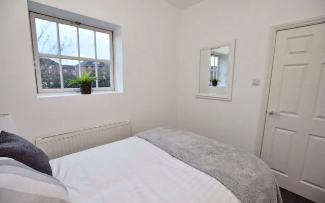 Derby 2 Bed House - University & City