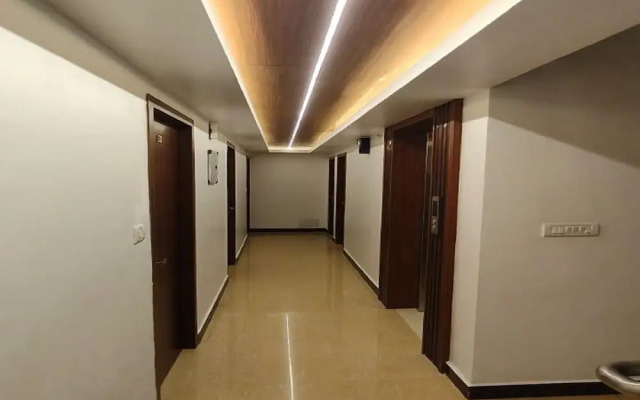 Royal Luxe Business Class Hotel