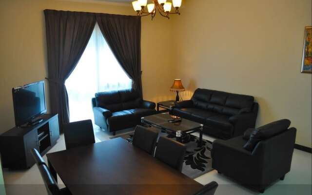 Golden Treasure Tower Family Apartment