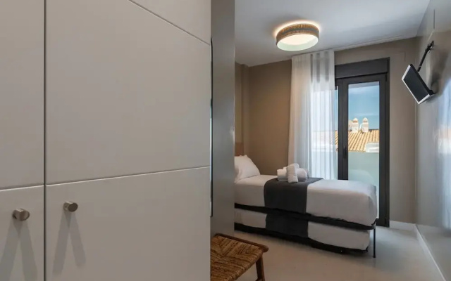 Duplex Townhouse With Balcony