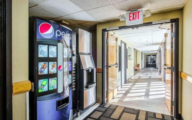 La Casa Inn & Suites - Middleboro