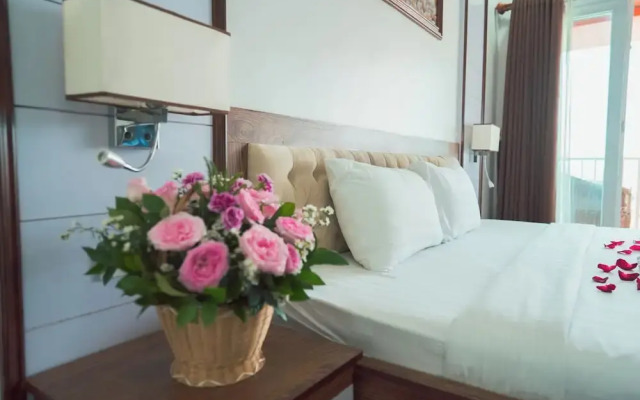 Ruby Riverside Hotel & Hostel