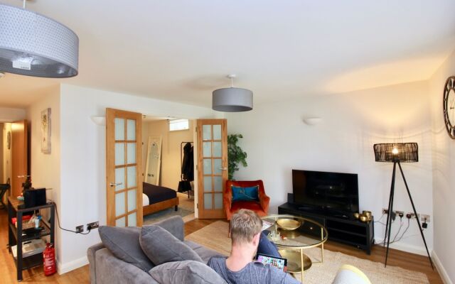 Beautiful Central Windsor Apartment