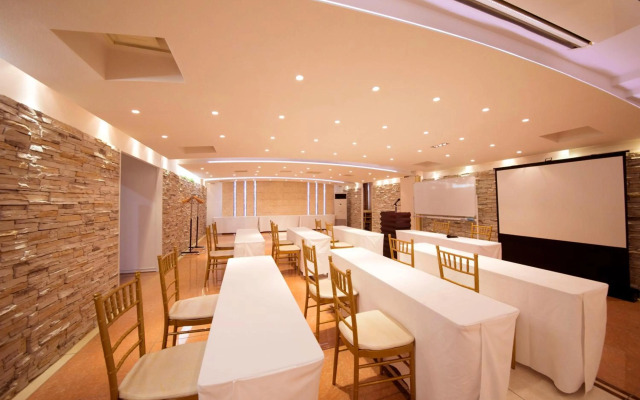Mito Hotel Season