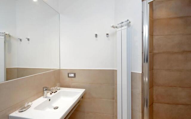 Vatican Museum Bright Apartment up to 9 people